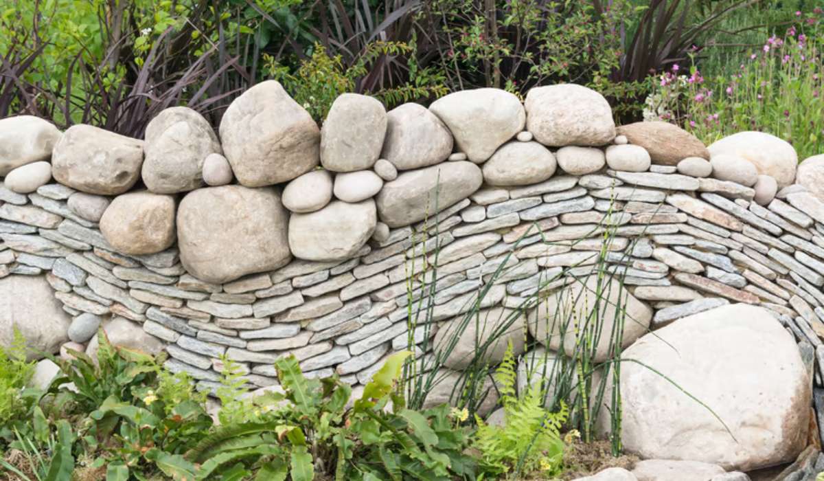 Comment poser une bordure de jardin en pierre ?